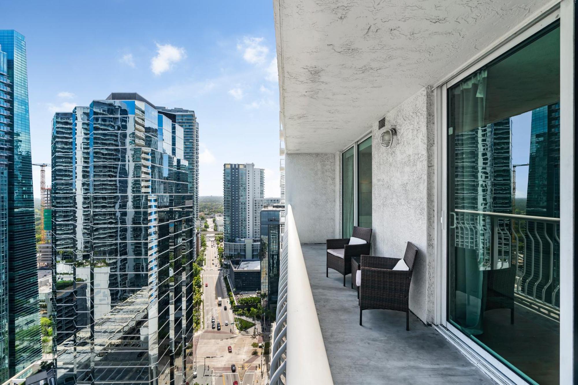 Fantastic 2br On 31st Floor Free Parking Apartment *