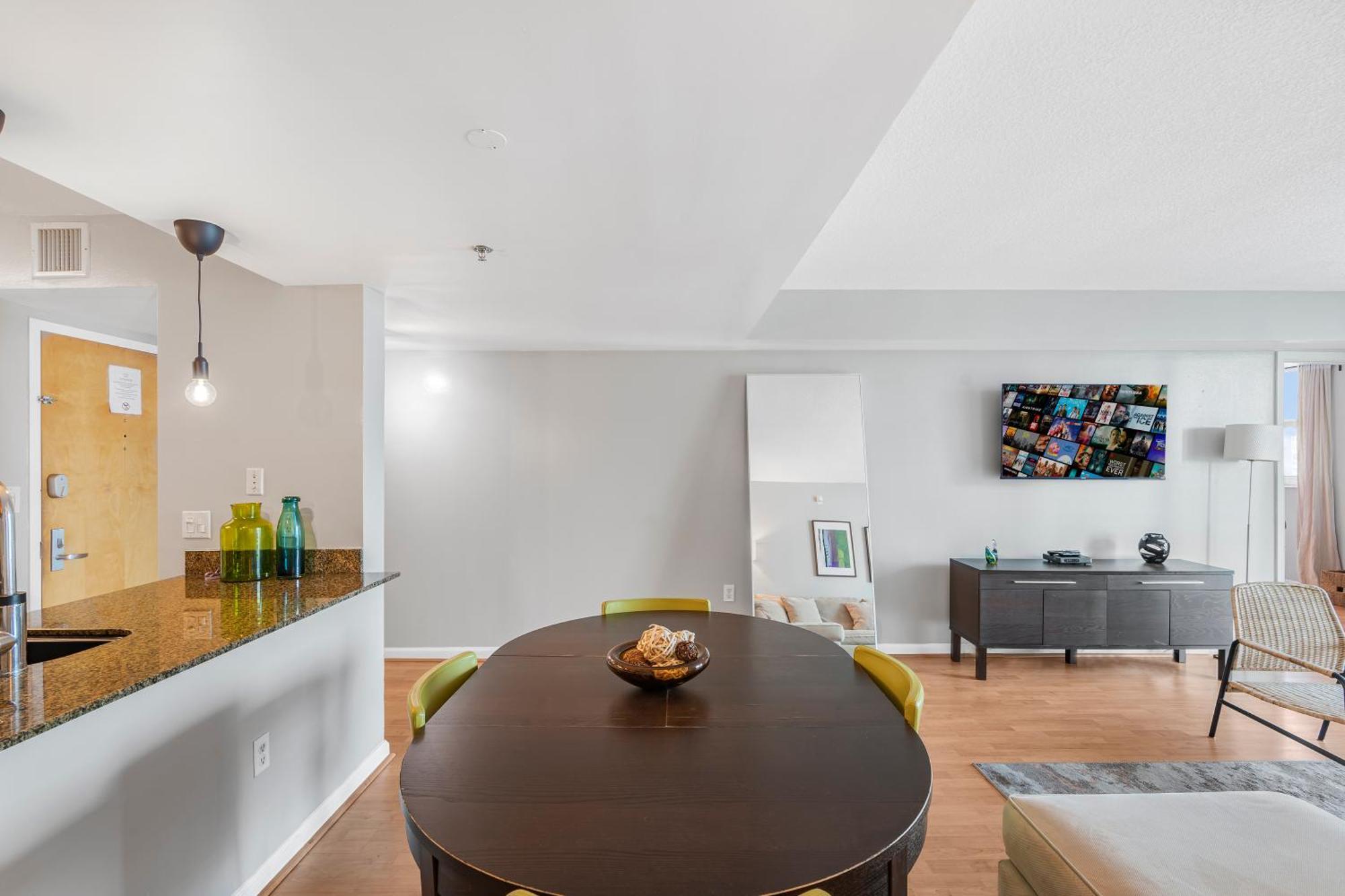 Fantastic 2br On 31st Floor Free Parking Apartment