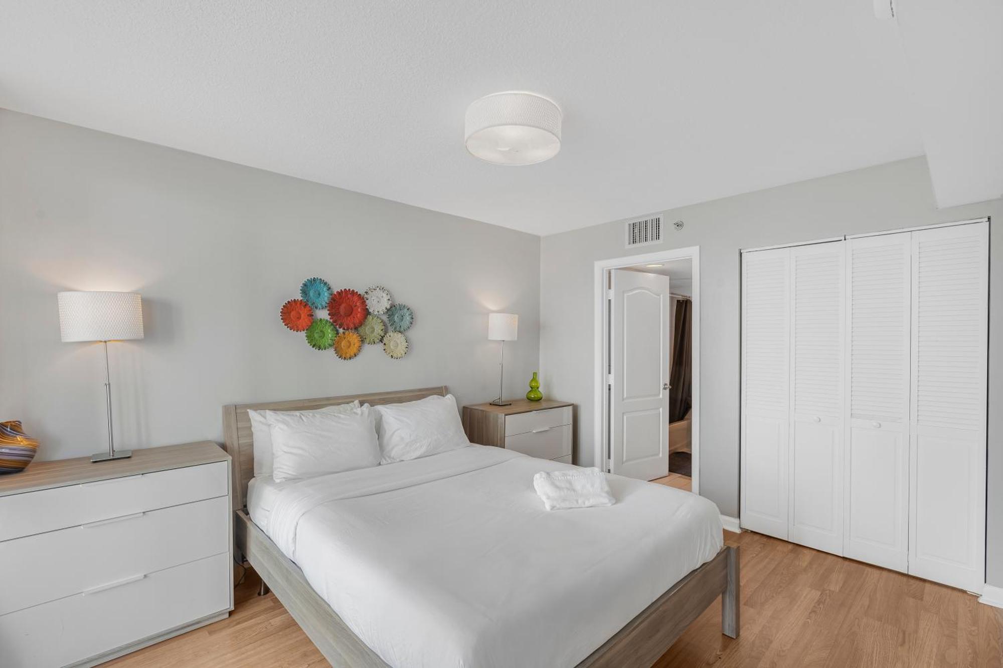Fantastic 2br On 31st Floor Free Parking *