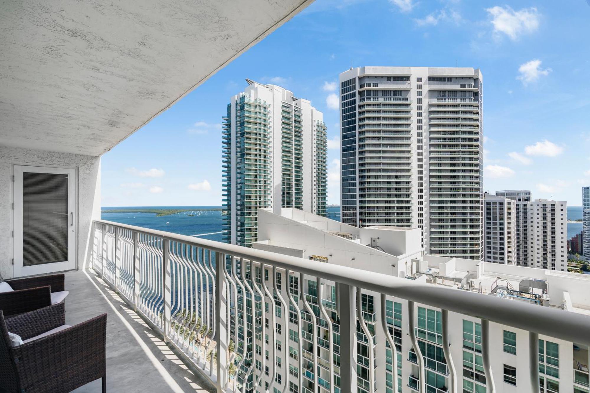 Fantastic 2br On 31st Floor Free Parking Apartment