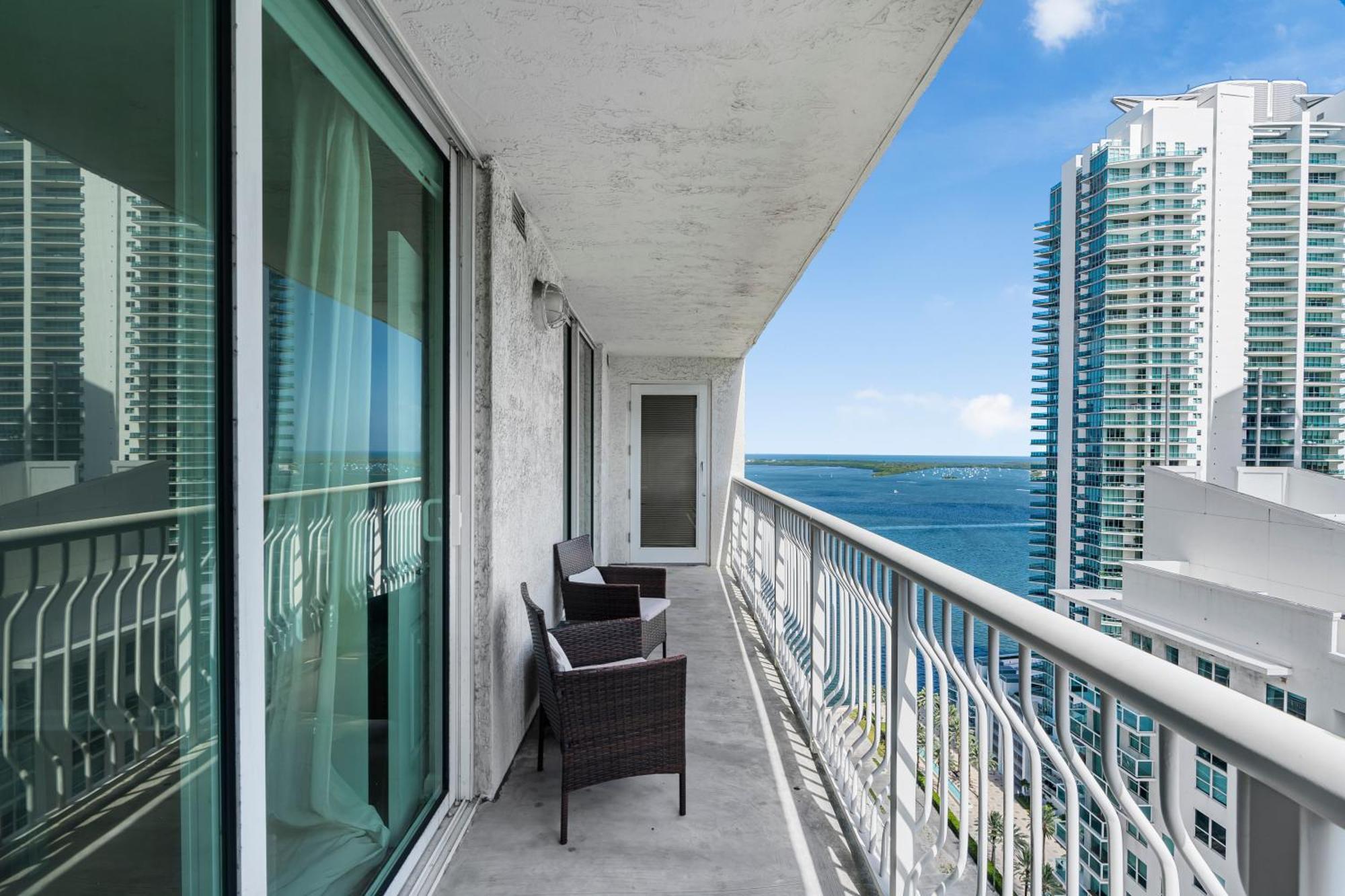 Fantastic 2br On 31st Floor Free Parking Appartement *